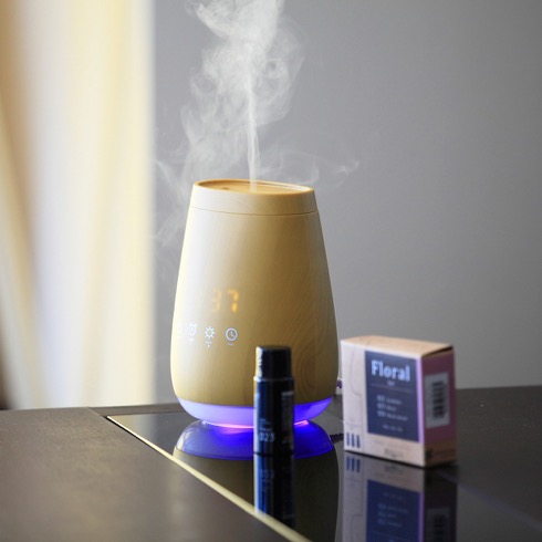 間接照明やデジタルクロックも搭載！ ウッドなアロマディフューザー【CORON】