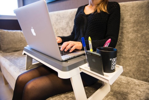 ソファでまったりと作業したい方のためのPCデスク【Always On Station】