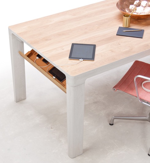 充電ステーションが隠れているテーブル【SHIFT Table】