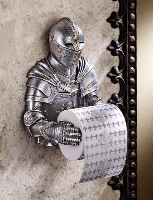 中世の騎士が恭しく差し出すのは・・・トイレットペーパー？【A Knight to Remember Gothic Bath Tissue Holder】