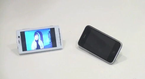 わずか3ドルでiPhoneスタンドを自作した動画【DIY Suction-Cup Phone Stand】