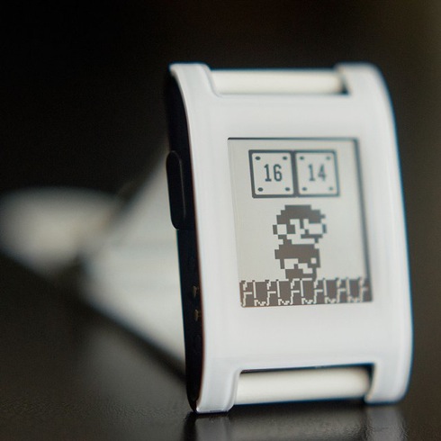 電子ペーパー採用のセンスがいいスマートウォッチ【Pebble Smartwatch】