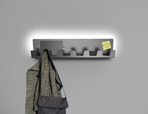 間接照明や充電ステーションにもなっちゃうウォールハンガー【Hanna】