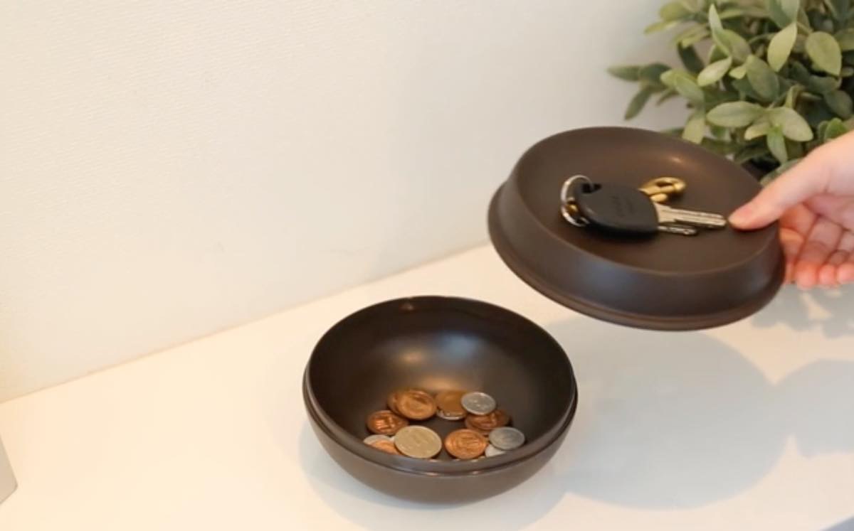 ジャラジャラと邪魔な小銭を収納できる小物トレイ【kamado】