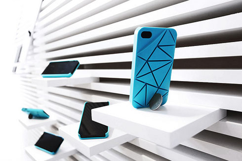 コインを挟んでスタンドにする？！クールなiPhone4ケース【coin4】