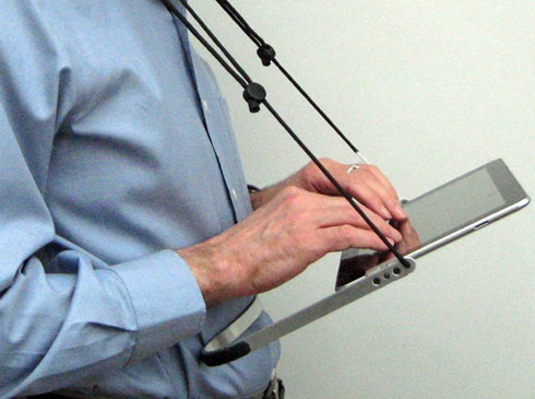 どこでも立ったまま両手でiPadが操作できるケース【GoPad】