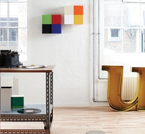 壁を収納に使えるカラフルな小型ボックス【Pixel】