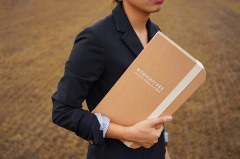 本棚に収納できちゃうスツール【BOOKNITURE】