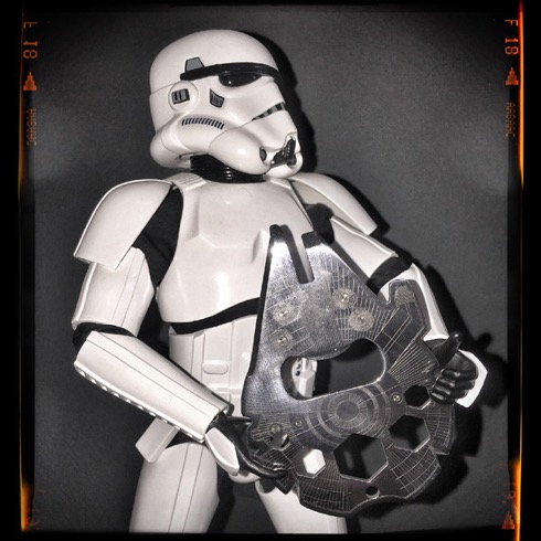 無骨なボディに11の機能を搭載。ファルコン号のマルチツール【Star Wars Millennium Falcon Multi-Tool】