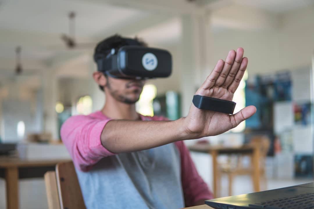 手や指がマウスに変身するコントローラー【Kai】