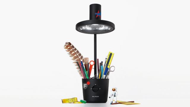 バルミューダの新作家電は「目を守るデスクライト」？【BALMUDA The Light】