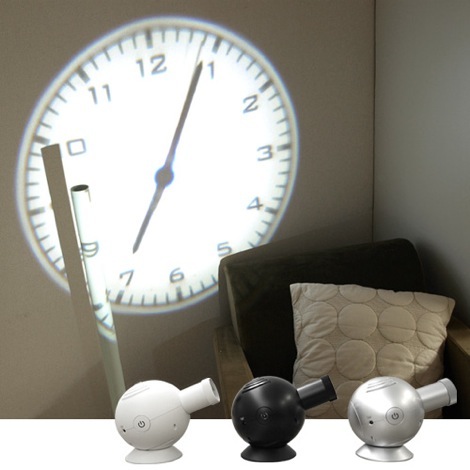 壁に文字盤が浮かび上がるスタイリッシュな時計【Projection Clock】