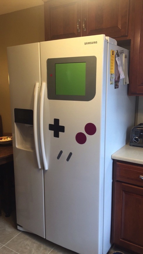 冷蔵庫が巨大なゲームボーイに変身するマグネット【FreezerBoy Refrigerator Magnet】