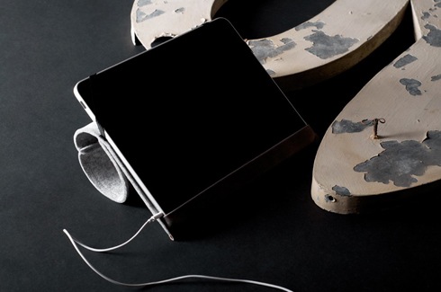 傾斜もつけられるフェルト製の超軽量iPadケース【Tilt iPad Case】