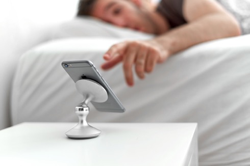 ペタッとくっつけるだけ！ スタイリッシュなスマホスタンド【eleMount】