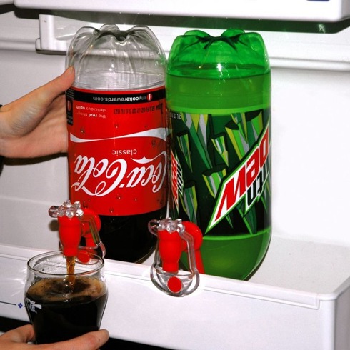 コーラ飲み放題！ ペットボトルがドリンクサーバーに変身するグッズ【Fridge Fizz Saver Soda Dispenser】
