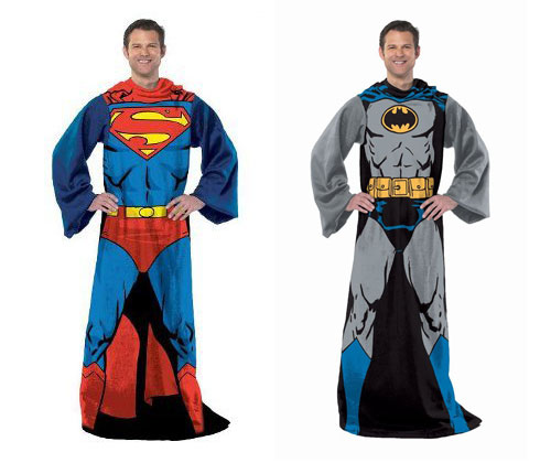 いま話題の「着る毛布」でバットマンやスーパーマンになれる？！【DC Comic Adult Comfy Throw with Sleeves】