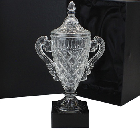 ゴルフコンペの景品にぴったり。優勝カップのビールジョッキ【クリスタルトロフィービールジョッキ】