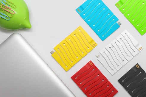 スマートなカード型のLightning／MicroUSBケーブル【CONNEX】