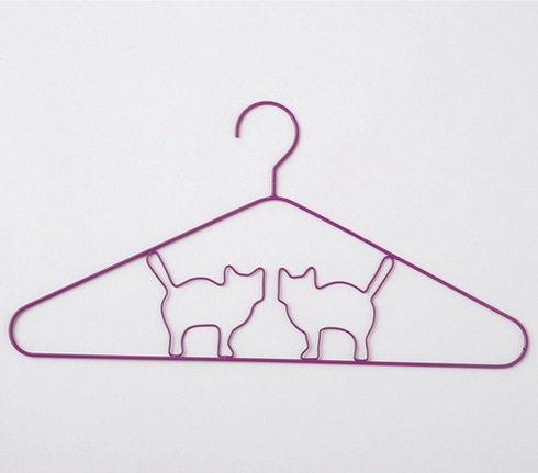 ネコが住むハンガー？