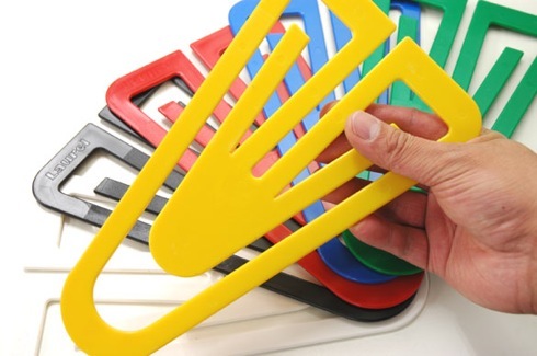 コレで何を挟む？超特大クリップ【Plastiklip SUPER】