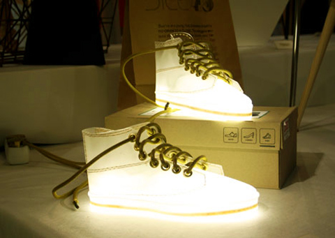 光るスニーカー？【Shoe Lamp】
