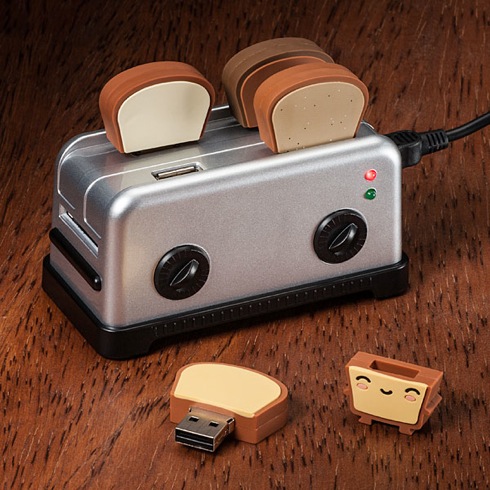 これは可愛い。トースター型のUSBハブ＆トースト型のUSBメモリ【USB Toaster Hub and Thumbdrives】