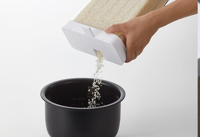 計量カップ不要。1合ごとに分けて収納できる米びつ【tower 1合分別 冷蔵庫用米びつ】