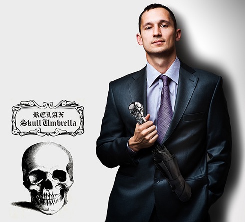 目が光るガイコツの折りたたみ傘【SKULL UMBRELLA】