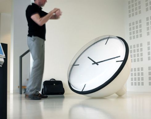 『時は金なり』を表すかのような迫力満点の「超巨大時計」！【Oclock】