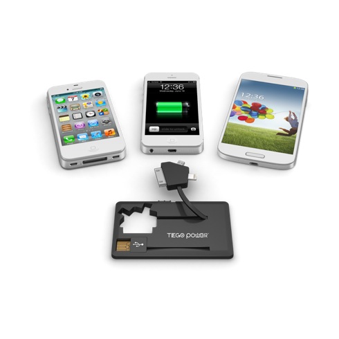 煩わしいケーブルともコレでおさらば。3-in-1のカード型充電ケーブル【Power Card】