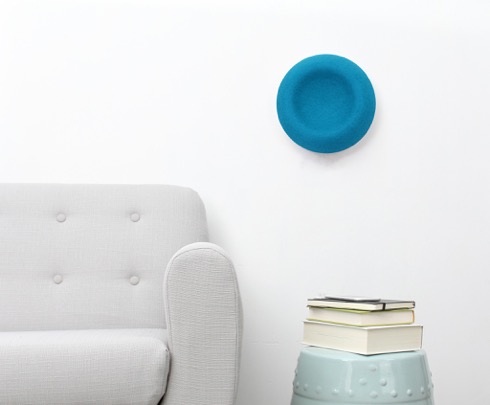 ファブリックの温かみ、やわらかさ。充電ステーションにもなるBluetoothスピーカー【ARiNA】