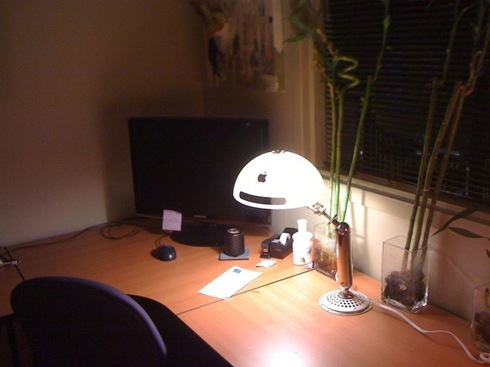 完成度が高い「iMac G4」のデザイン照明【iMac Lamp】