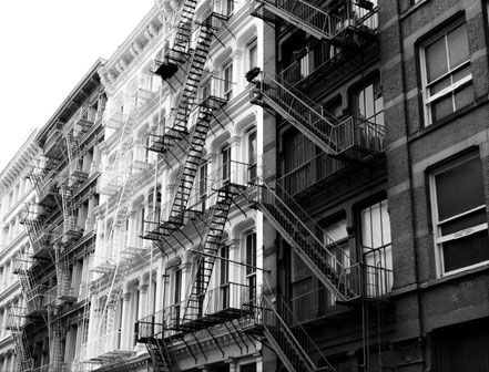 数々の名シーンが生まれた非常階段。