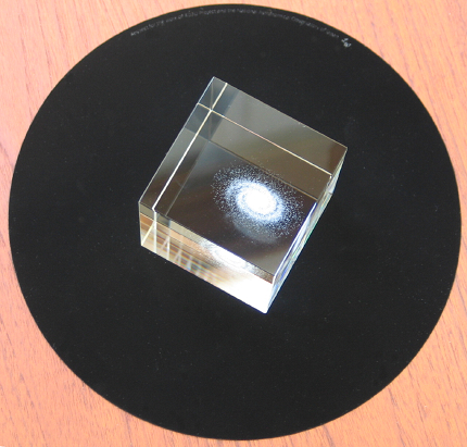 夢のあるプレゼントにピッタリ！「手のひらの上の小宇宙」【ミニ銀河系】