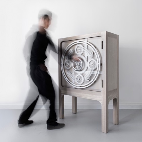 ハンドルとギアで開く収納【Safe Cabinet】