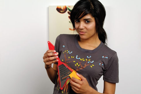 ギター風味のチーズおろし（削り）器【Shredder Cheese Grater】