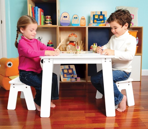 おかたづけも出来る子供用の黒板テーブル【Chalkboard Table】