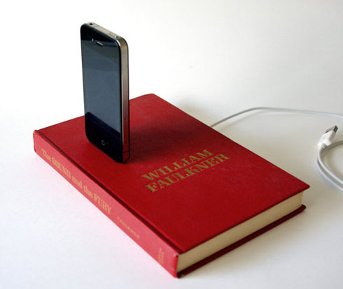 本好きのための洋書型iPhoneドック【Vintage Charging Dock for iPhone and iPod】