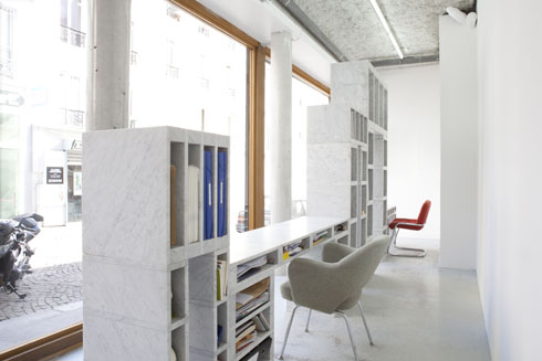 デスクにもなるミニマルなボックス収納セット【Grandi Bianchi】