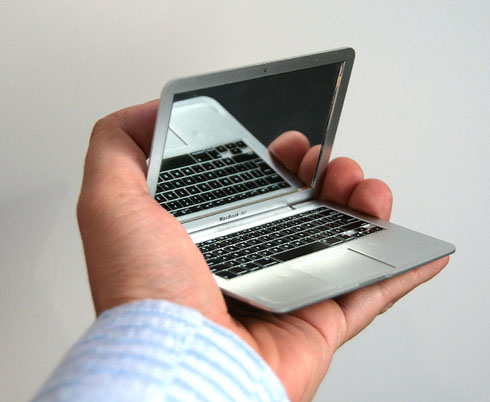 手のひらサイズのMacBook Air？ いいえ、鏡です【MirrorBook Air】