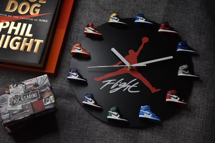 スニーカーが好きすぎる。エアジョーダンの壁掛け時計【3D Sneaker Clock】