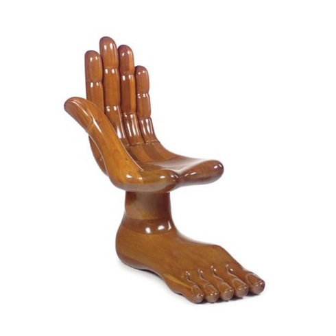 手と足が備わり最強に見える椅子【Hand chair with foot】