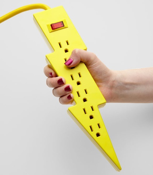感電しそう（笑）なOAタップ【Lightning Bolt Power Strip】