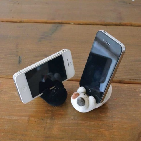 スマホと戯れるネコ型スタンド【ネココロ】
