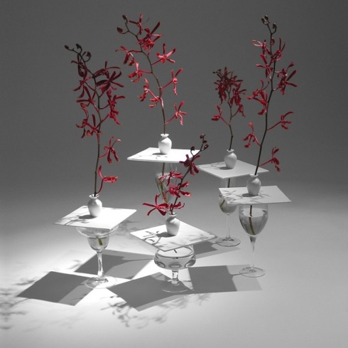 お手持ちのワイングラスがフラワーベースに変身するオブジェ【VaseMaker】