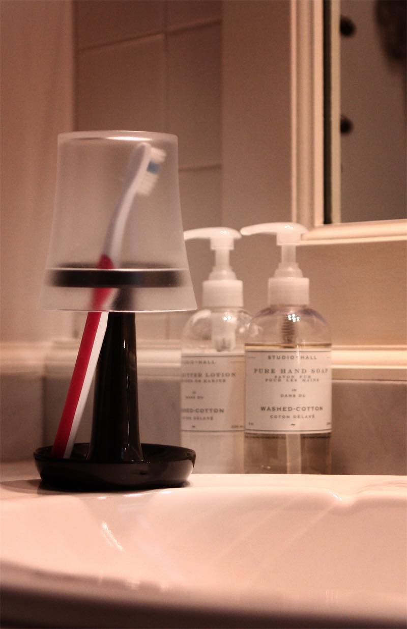 テーブルランプみたいな歯ブラシスタンド【BRINSE】