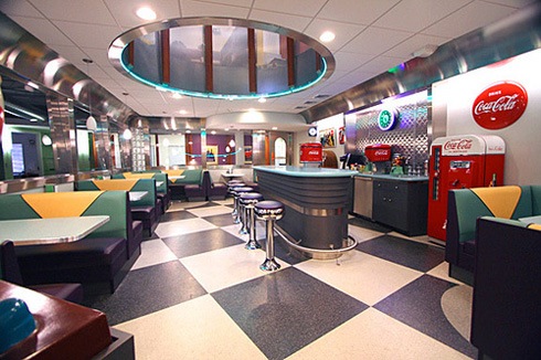 クリエイティブな広告会社のオフィスデザイン写真１５０