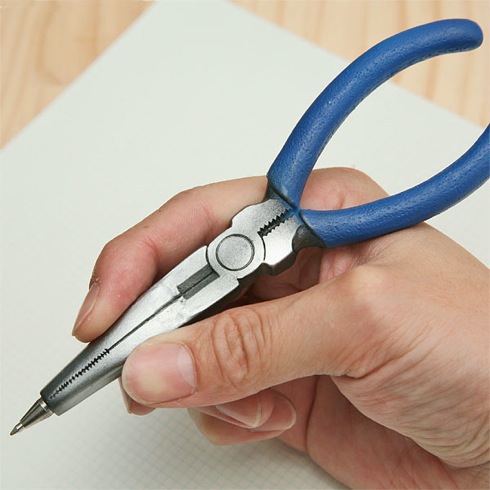 工具好き垂涎！超リアルなハンマー＆ペンチ型のペン【ワーカーツールズペン】