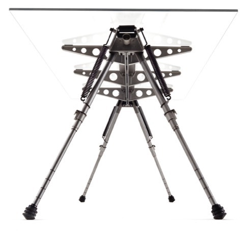 メカニカルな脚がCoolなデザインテーブル【Bipod】